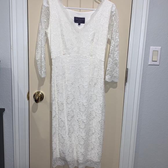 Alice Street White Lace Dress - Picture 3 of 3